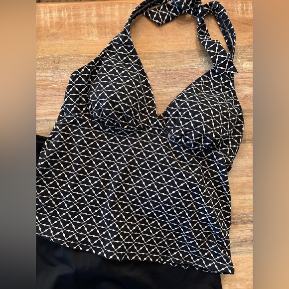 Lands' End Other - Lands' End Tankini Black and White Geometric Halter Top Skirted Swim Set, Sz 10